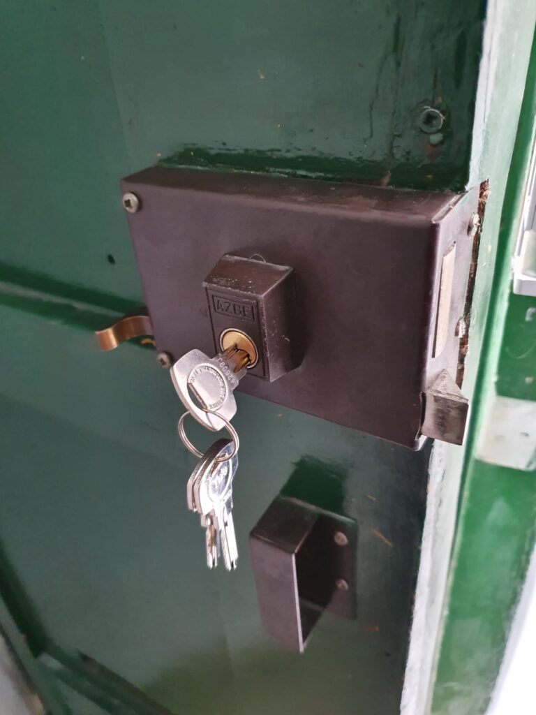 Apertura de puertas Urbanización Llano de los pastores