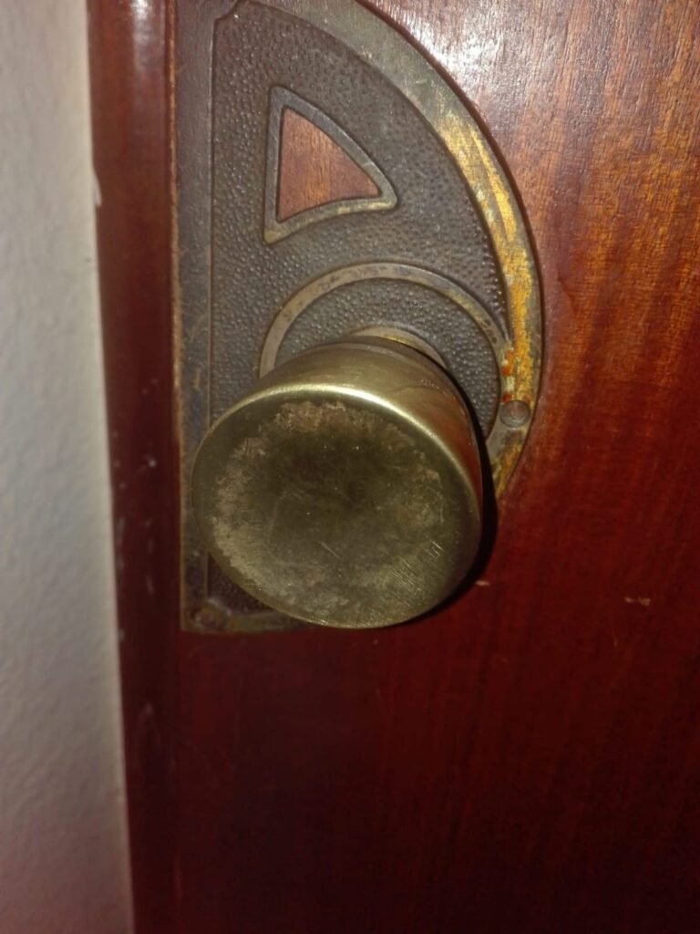Apertura de puertas Urbanización Pisnella