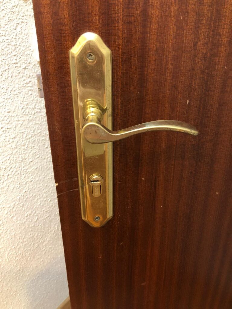 Apertura de puertas Valverde Bajo